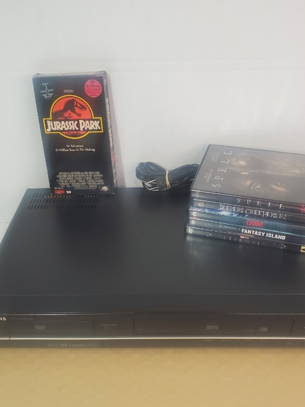 Samsung DVD-V9650 DVD VHS Combo Player 4-Head AV Cable No Remote. Comes w/movies